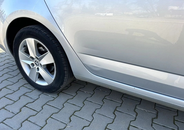 Skoda Octavia cena 52000 przebieg: 154000, rok produkcji 2017 z Czeladź małe 106